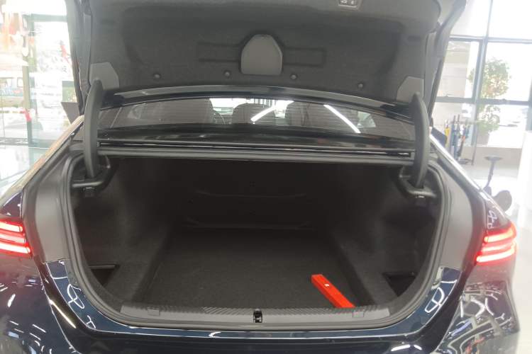 Used BMW 5 Series 2024 530Li Leading Luxury Package Trunk