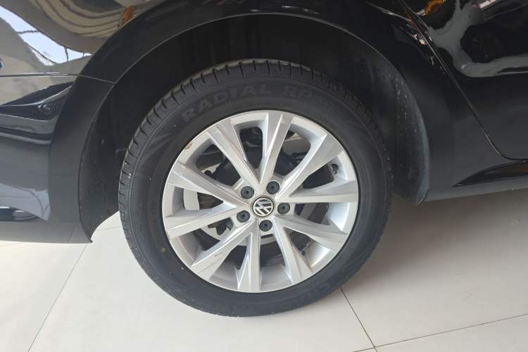 Used Volkswagen Lavida 2017 1.6L Automatic Comfort Edition Right Rear Wheel Hub