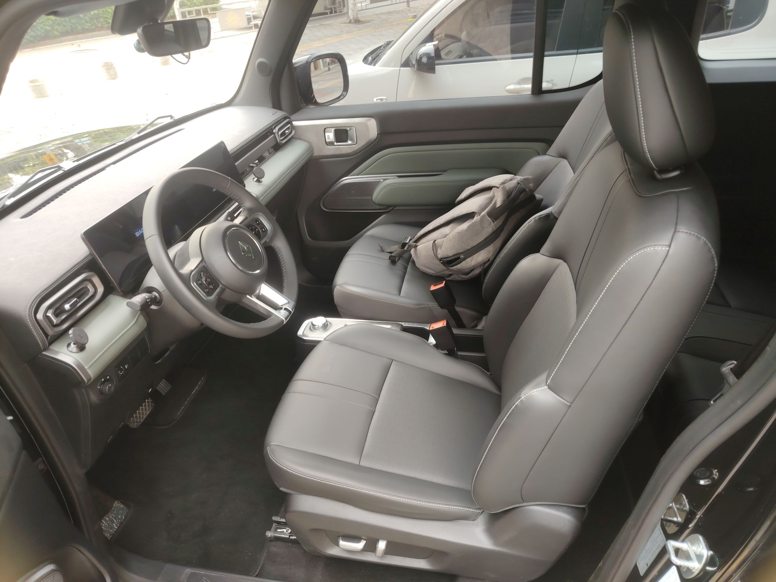 Переднее сиденье в автомобиле