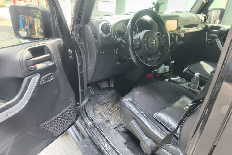 Used Jeep Wrangler 2015 3.6L Rubicon Four-Door Comfort Edition
