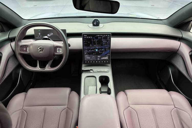 Used Nio ET5T 2023 75 kWh Touring Center Console