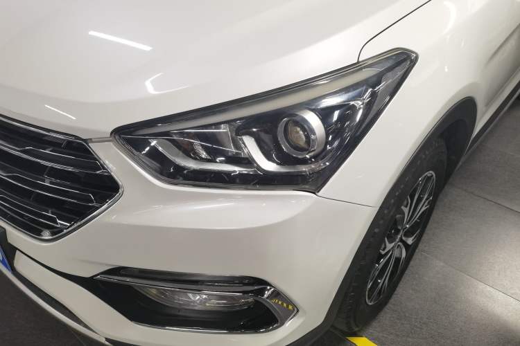 Used Hyundai Santa Fe 2017 2.0T Automatic Two-Wheel Drive Smart Version 7 Seats Left Front Headlight