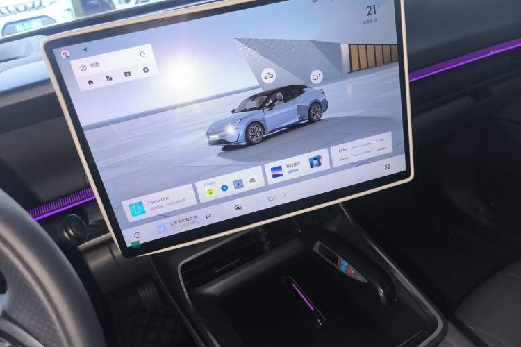 Used Lynk & Co 07 2024 EM-P 126 Long-Range Halo
