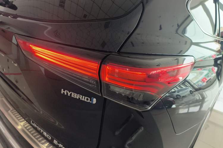 Used Toyota Highlander 2022 Dual-Engine 2.5L Four-Wheel Drive Supreme Edition 7-Seater Right Rear Taillight
