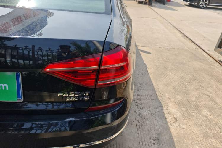 Used Volkswagen Passat 2017 280TSI DSG Luxury Edition Right Rear Taillight