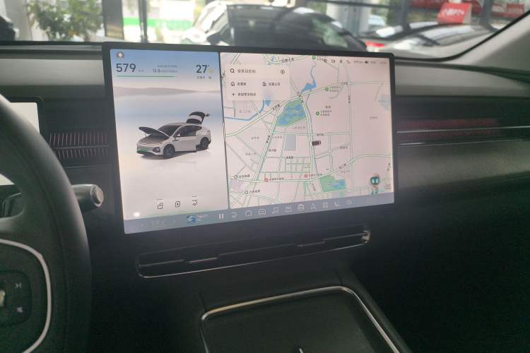 Used XPeng G6 2025 625 Long-Range Max Flagship Edition Audio And AC Panel