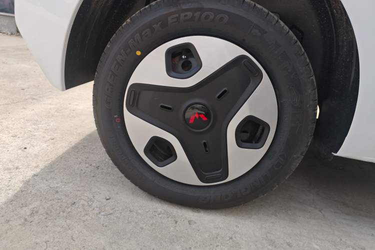 Used Wuling Zhiguang New Energy 2025 Comfort Model Right Rear Wheel Hub