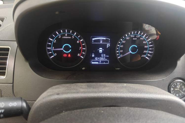 Used FORTHING Joyear S50 2014 1.6L CVT Luxury Model
