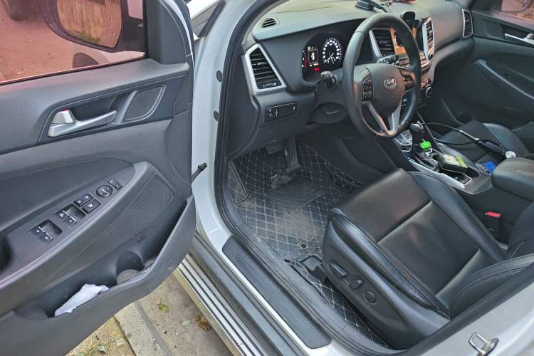 Used Hyundai Tucson 2018 1.6T Dual-Clutch Two-Wheel Drive 15th Anniversary Special Edition
