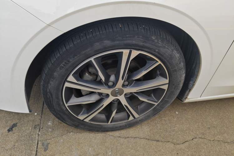 Used Geely Auto Emgrand 2022 4th Generation 1.5L CVT Flagship Model Left Front Wheel Hub