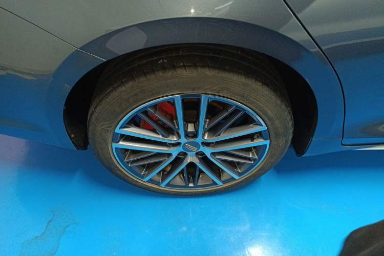 Used Geely Auto Preface 2021 2.0TD Flagship Edition Right Rear Wheel Hub