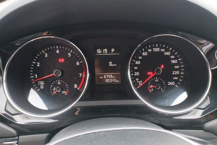 Used Volkswagen Sagitar 2015 230TSI Automatic Comfort Version Instrument Cluster