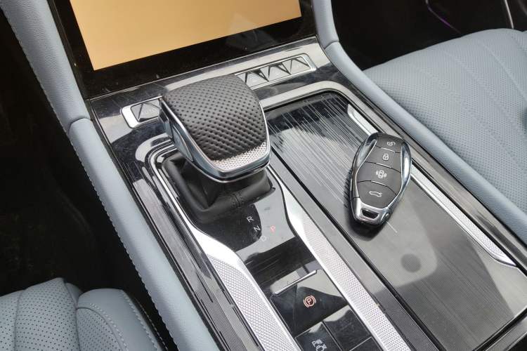 Used Hongqi H5 PHEV 2025 170 Super Hybrid Version Gear Lever