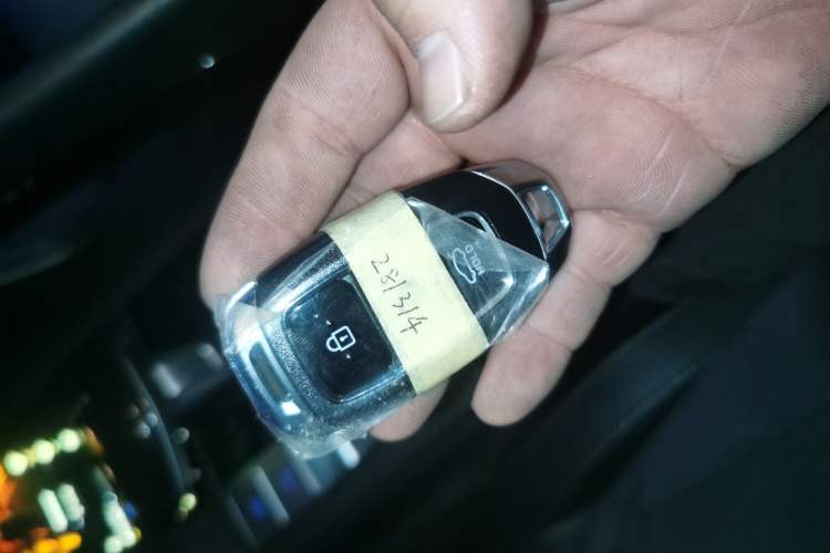 Used Hyundai Elantra 2022 1.5L CVT LUX Prestige Edition Vehicle Key