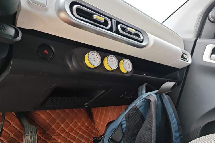 Used Wuling Hongguang MINIEV 2024 3rd Generation 215km Youth Edition Audio And AC Panel