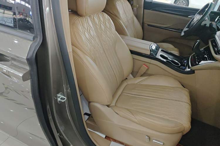 Used Buick GL8 2020 ES Land Cruiser 653T Luxury Model Right Front Seat