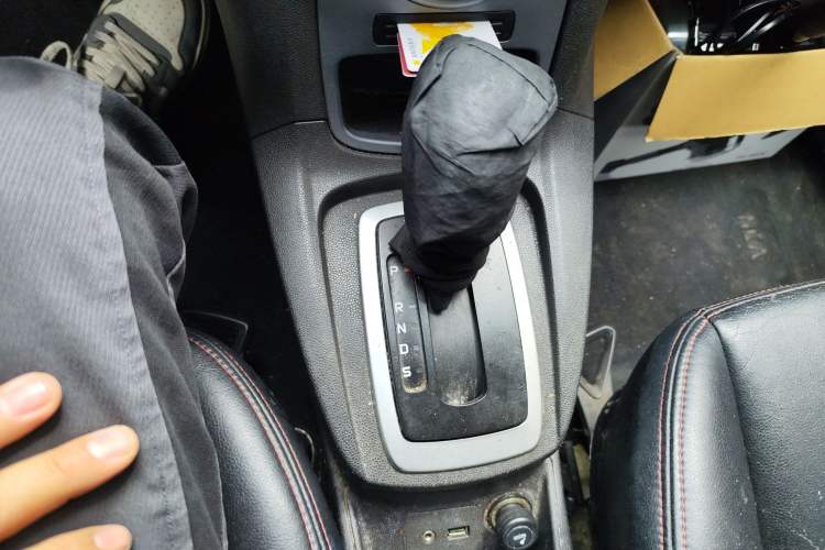 Used Ford Fiesta 2013 Hatchback 1.5L Automatic Fashion Edition Gear Lever