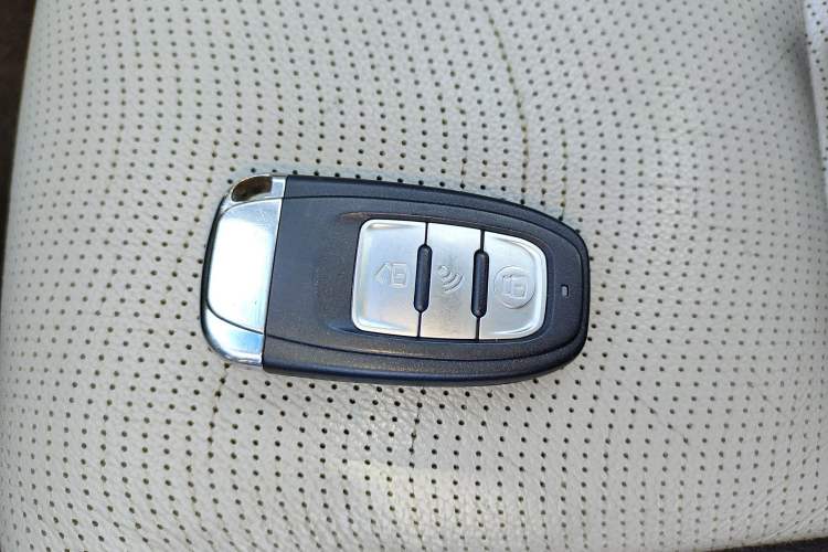 Used Chevrolet Captiva 2014 2.4L 4x4 Luxury Edition 5 Seats Interior 1