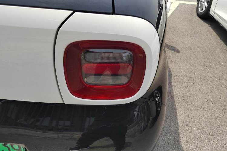 Used ORA Black Cat 2019 351 km Fun Edition Right Rear Taillight