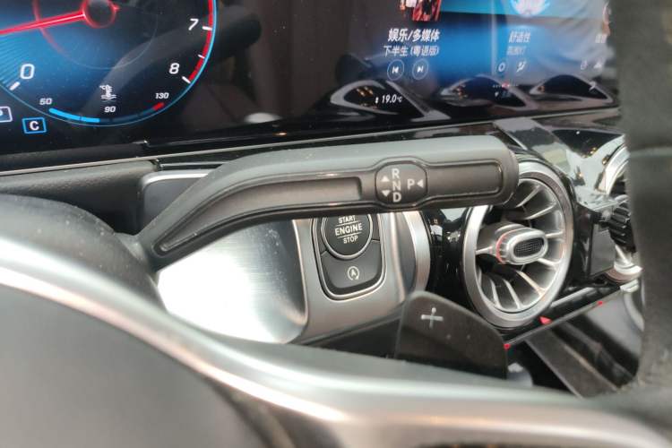 Used Mercedes-Benz GLB 2020 Updated GLB 200 Dynamic Edition Gear Lever