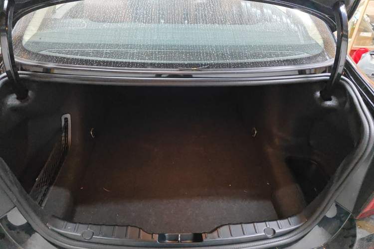 Used BMW 5 Series 2014 528Li Leading Model
