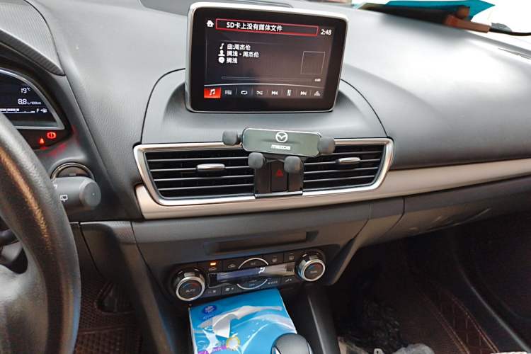 Used Mazda 3 Axela 2014 Hatchback 1.5L Automatic Luxury Model Audio And AC Panel