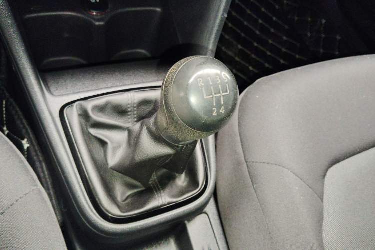 Used Volkswagen Jetta 2015 1.6L Manual Fashion Edition
