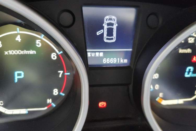 Used Geely Auto GX7 2015 Sports Edition 2.0L Automatic Luxury Upgrade Version China V Standard
