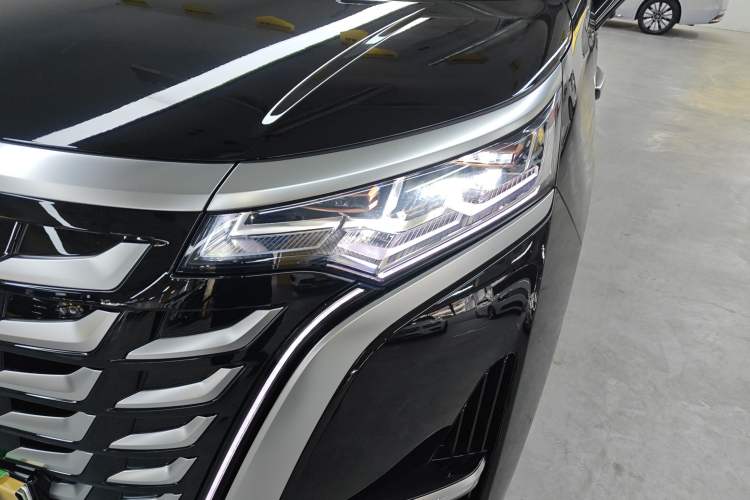 Used Denza D9 2025 DM-i Intelligent Drive 1020 Four-Wheel Drive Prestige Model
