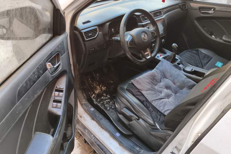 Used Dongfeng Fengon 580 2016 1.5T Manual Luxury Edition Driver Seat