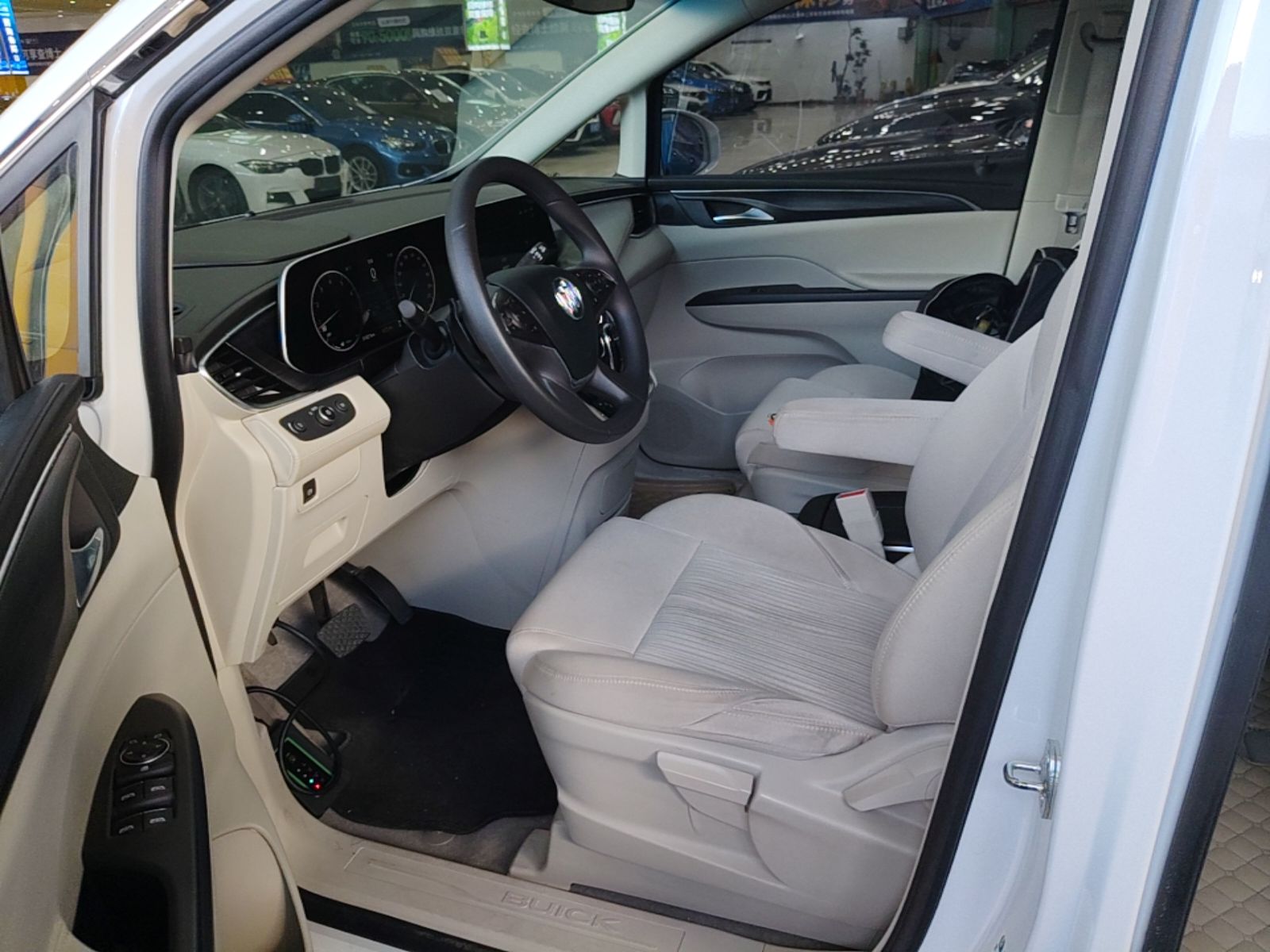 Vordere Reihe im Auto
