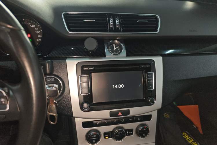 Used Volkswagen Magotan 2016 2.0 TSI Luxury Comfort Version Audio And AC Panel