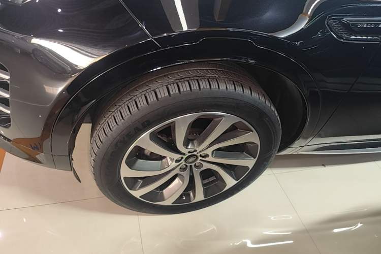 Used Land Rover Discovery Sport 2024 Performance Tech Edition Left Front Wheel Hub