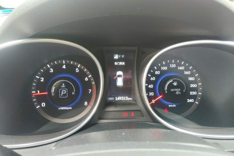 Used Hyundai Santa Fe 2015 2.0T Automatic Two-Wheel Drive Smart Version 5 Seats