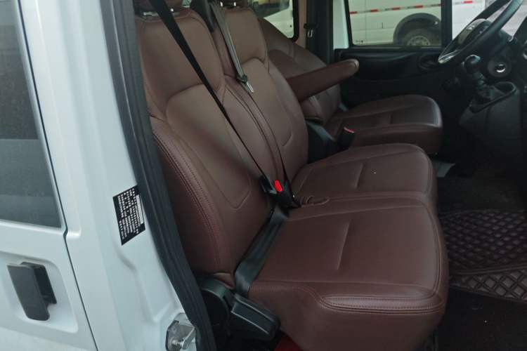 Used JMC Fushun 2023 2.0T Manual Short-Wheelbase Mid-Top Commercial Multi-Purpose 6-Seater Passenger Vehicle