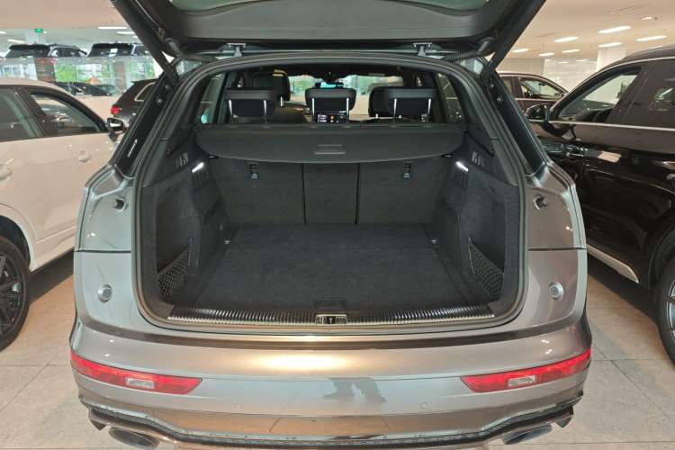 Used Audi Q5L 2023 40T Luxury Dynamic Model Trunk