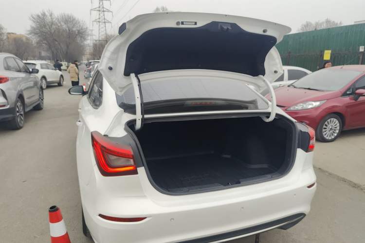 Used Changan Eado 2019 High-Energy Edition 1.6L GDI Manual Pioneer Model China VI Standard