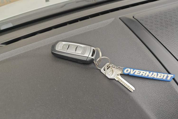 Used Geely Auto Emgrand 2016 Sedan 1.5L Manual Upward Edition Vehicle Key