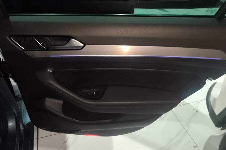 Used Volkswagen Variant 2018 380TSI Two-Wheel Drive Comfort Edition
