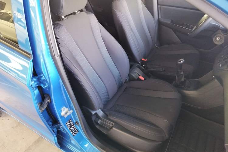 Used Baojun 310 2016 1.2L manual Comfort trim level