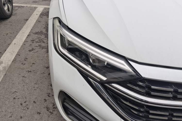 Used Volkswagen Sagitar 2023 300TSI DSG Excellence Edition Right Front Headlight