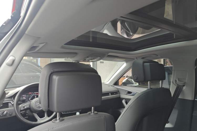 Used Audi A4L 2022 40 TFSI Stylish and Elegant Edition Headliner