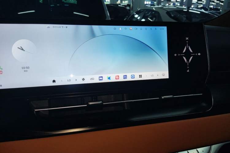 Used Wey Gaoshan 2023 Four-Wheel-Drive Executive Extended Version Audio And AC Panel