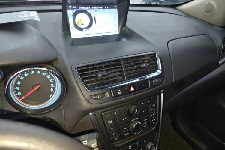 Used Buick Encore 2015 1.4T Automatic Two-Wheel Drive Urban Elite Version Audio And AC Panel