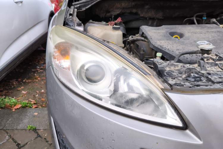 Used Mazda 5 2011 2.0L Automatic Luxury Edition Right Front Headlight