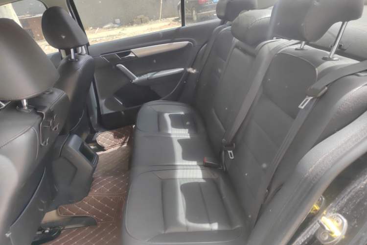 Used Volkswagen Lavida 2013 Restyled Classic 1.6L Manual Comfort Edition
