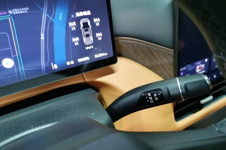 Used Wey Gaoshan 2025 Four-Wheel Drive Alpine 8 Gear Lever