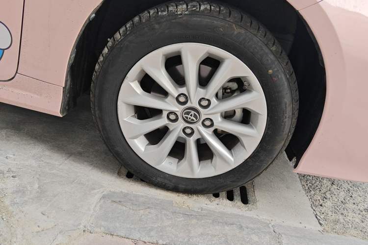 Used Toyota Corolla 2021 Dual-Motor 1.8L E-CVT Elite Edition Right Front Wheel Hub