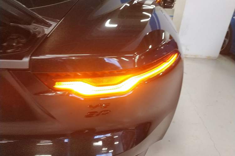 Used Jaguar F-TYPE 2021 P380 All-Wheel-Drive R-Dynamic Hardtop Version Exterior 3