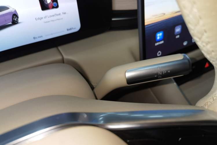 Used Hima AITO M5 2025 Extended-Range Ultra All-Wheel-Drive Version Gear Lever